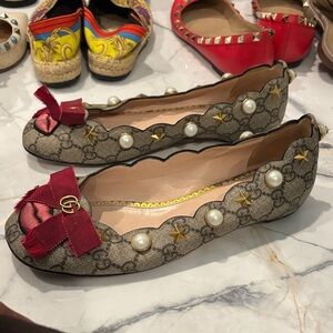 Gucci Beige Patterned Flats with Red Bow and Gold Stars